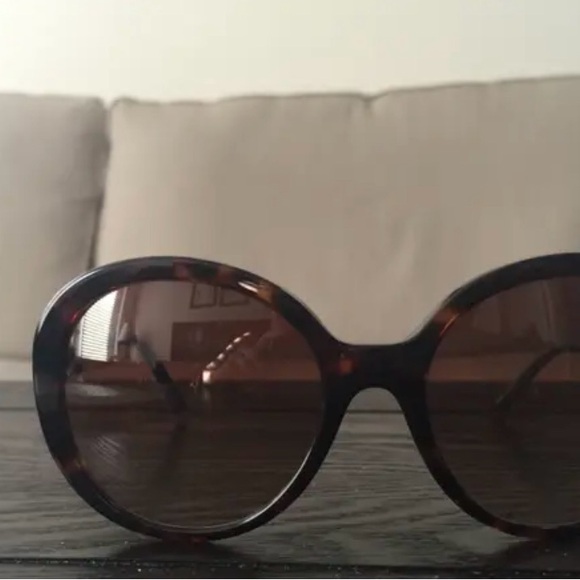 Brand new sunglasses - Picture 3 of 4